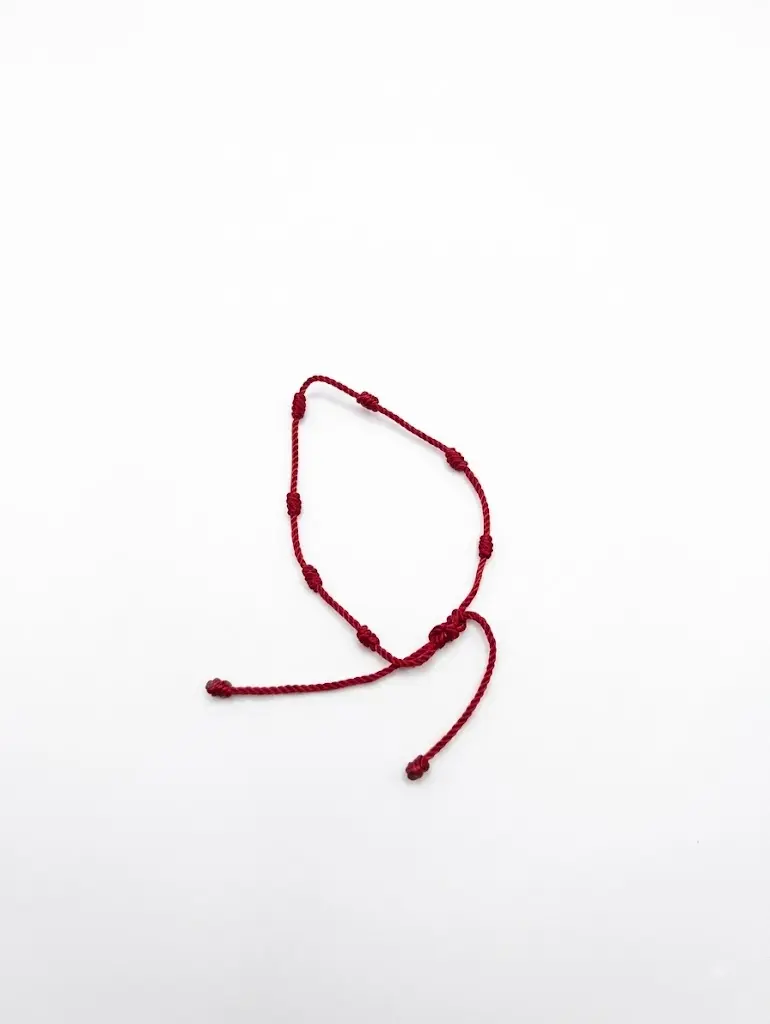 Decenario de hilo rojo