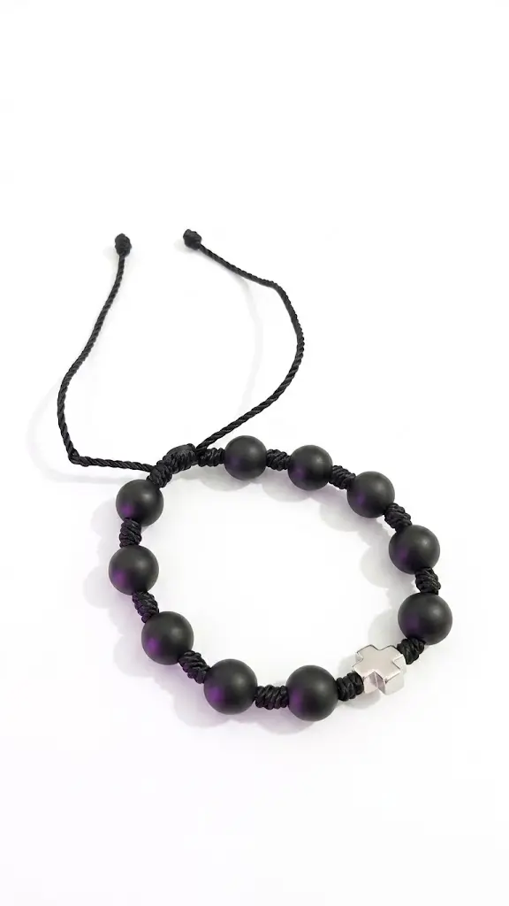 Pulsera negra con Cruz metalica